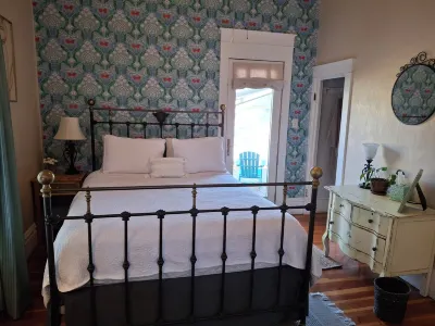 Grand Junction Bike Hotel & Hot Tub Hotels near Downtown Grand Junction