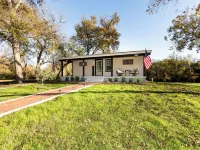 Country Cabin on the Creek in Belton with WiFi, AC Hotels in Belton
