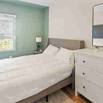 9BR Beach Block Escape – Perfect for Large Groups! Rooms