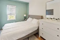 9BR Beach Block Escape – Perfect for Large Groups! Hotels in Atlantic City