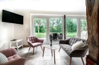 Wonderful apartment "Kuhstall" in a rural location Hotels in Brake