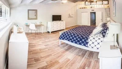 Paradise @ Islamorada Founders Park Soccer Fields附近的飯店