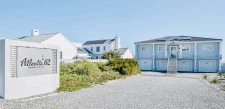 Majestic hill-top 5-star awarded boutique Penthouse. Отели в г. Malmesbury