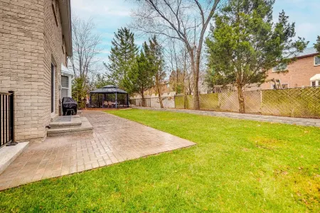 Vacation Home in Pickering Отели рядом со станцией Pickering GO