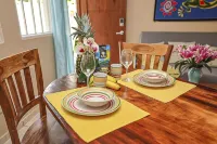 Cococabana7 newly renovated 1BR/1BA apar in downtown Coco, 5 min walk to beach. Hotels in Sardinal