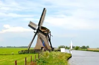 Beautiful Family home, 4 - 10 pers, on open water. De Friese Meren 호텔