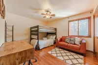 Private Wi-Fi>HotTub>Fenced Yard>Cozy Retreat