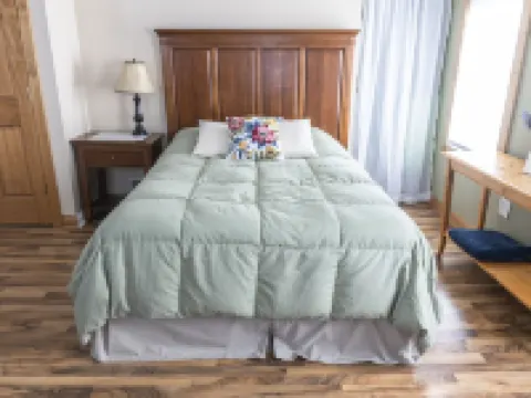 Newly remodeled, private, sunny downtown apartment; near restaurants & shopping. Hotel di Viroqua