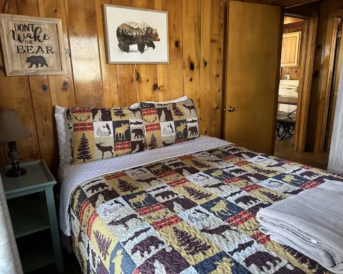 Bigfoot's Bunkhouse! Cozy Cabin, Cool Breeze Dogs Welcome! 45 min to white sands 클라우드크로프트 호텔