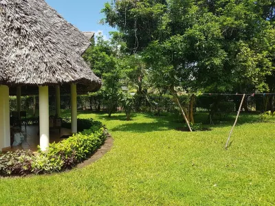 Villa LeoMar with large private pool, tropical garden only 350 m from the beach