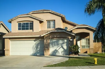 Tranquil 4BR/3BA private house w/ inviting yard perfect for any type of stay Hotels near Martin Tudor Jurupa Hills Regional Park