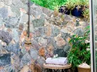 House of Open Arms Cottage: AC, White Water Views,Romantic, Private,! Hotels in Central