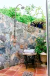House of Open Arms Cottage: AC, White Water Views,Romantic, Private,!