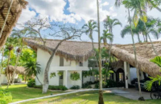 Newly remodeled Ocean view villa- Staff included, golf carts available.