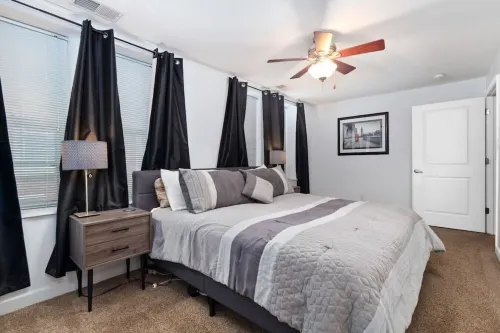 Pershing · Forest Park Condo- Gated Parking, Walk to CWE