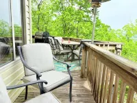 Breathtaking mountain views-4king en suites, bunk rm, sauna, air hockey,MANCAVE!