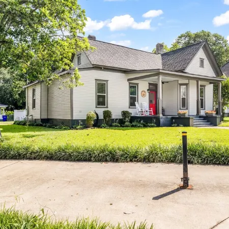 Spacious 4-bedroom w/ full en suite baths -  1/2 mile from Covington Square!