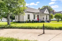 Spacious 4-bedroom w/ full en suite baths -  1/2 mile from Covington Square!