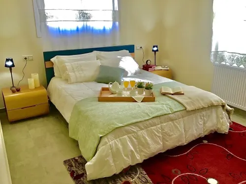 Newly renovated 3 bedroom home with easy parking in volos