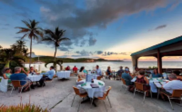 St. Thomas Prime Oceanfront/Poolfront 2BR/2BA Condo-BEST Bolongo Beach location!