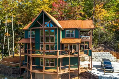 10% Discount for Military, Educators, and First Responders! 4WD recommended. Hotels near Wears Valley