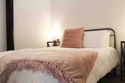 Luxury 1-bedroom apartment w/ pool