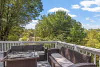 Dog Friendly Lake Winnie Mountain View Getaway