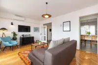 Gemütliche Apartment Enolabee mit Meerblick, Terasse, Balkon und Privatparking.