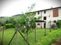 La Cheta - House in the hills with garden, between Lucca and the beaches of Viareggio