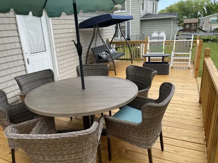 Newly remodeled quiet single-family house by the bay