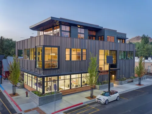 Luxury 3 Bedroom Condo Amazing Views & Unbeatable Downtown Location