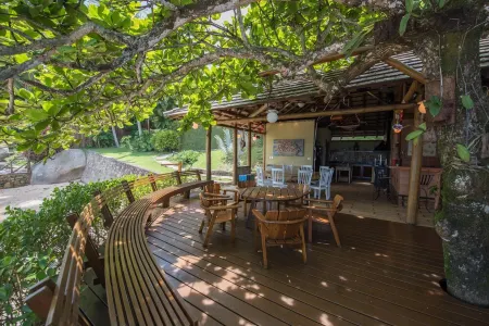 East end. Spectacular seafront house with 7 bedrooms, private beach.