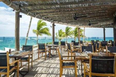 Casa Paz ~ Upscale Designer Retreat ~ Pool ~ Hot Tub ~ Ocean Views