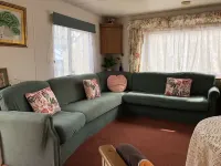 Static Caravan with Decking porch, Quiet and Remote, with car parking. Hotels in Cumnock