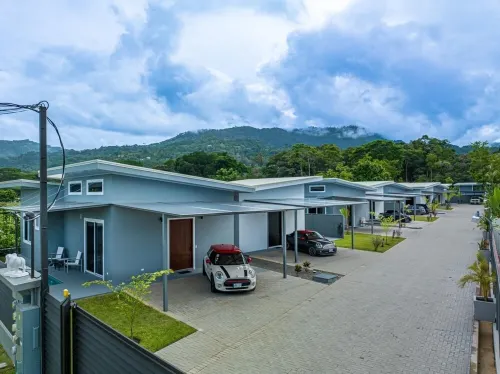 Casamsar Villas:  cozy modern home super close to the beach and amenities