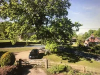 Delightful New Forest Cottage in Idyllic Village