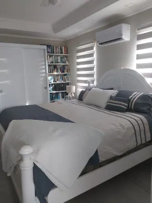 Cozy private one bedroom 3 minutes from the beach and the famous Flying Fishbone