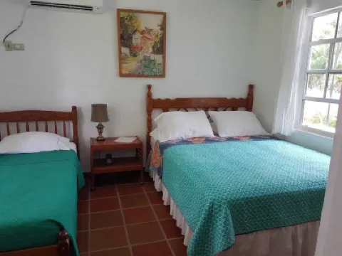 Private villa apartment with pool and within 15 minute walk to 3 beaches. Hotels in 