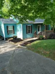 Cute 3 bedroom home 5 minutes from airport