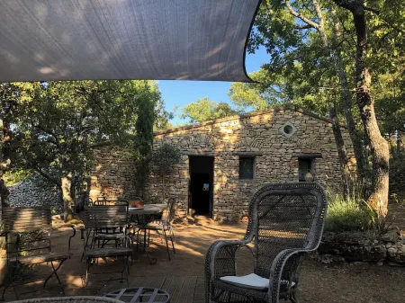 Nice house with swimming pool in Bonnieux, Luberon Park Отели рядом с достопримечательностью «Wellness - Capelongue»