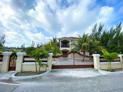 Charming 2-bedroom apartment with WiFi, AC in lovely Nassau