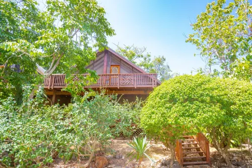 Two Story 3/Bd 2Bath, w Pool and steps to the best snorkeling on the island