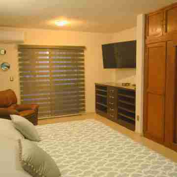 Private house, pool, bbq and jacuzzi!! Rooms