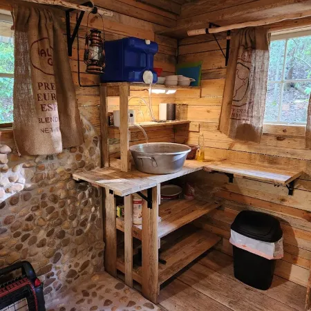 Raelean - A unique off-grid tiny cabin