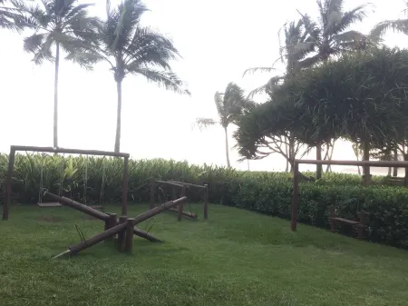 Renovated building, 150m2, 4 bedrooms-air-cond, terrace and barbecue, standing in the sand. Отели рядом с достопримечательностью «Praia Bertioga»