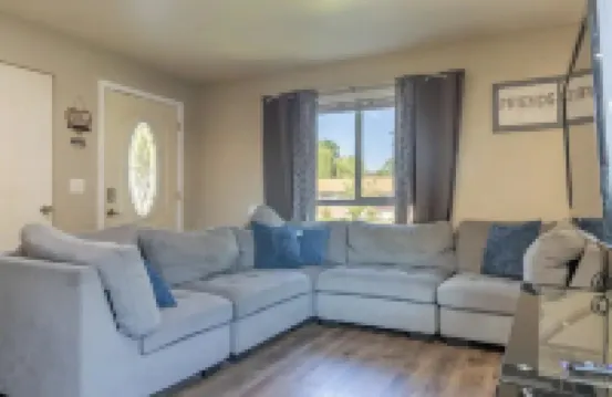 Spacious 4-bedroom house in charming Yakima with AC, WiFi