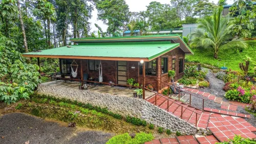 Casa Familia-Pura Vidaville. Private Modern Cabin w/ AC & Fiber Wi-Fi. Near Park
