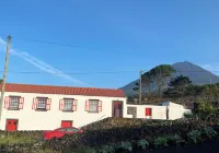 Casa Tradicional da Ilha do Pico a 300 Metros da Água
