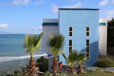 Villa Bleu Majorelle plage, unique nature, fantastic view of Gibraltar Отели в г. Провенс де Фа-Анжра