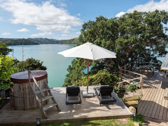 'KIWI LODGE' - a beautiful, secluded rustic cabin